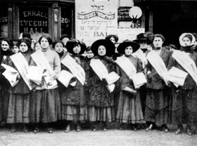 Members of the ILGWU Local 25 during the 1909 strike